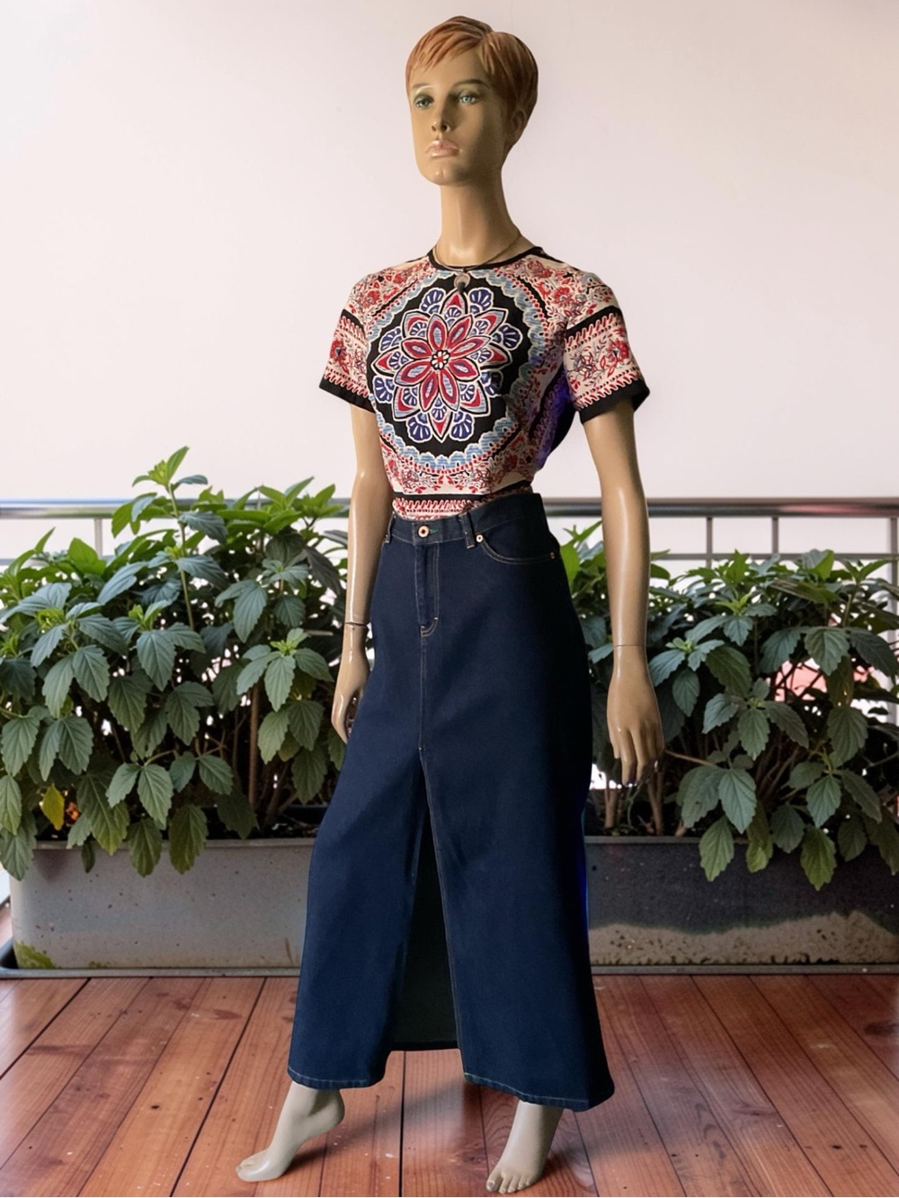 TOMMY HILFIGER  DARK BLUE LONG DENIM SKIRT WITH FRONT SLIT - Sz 11
